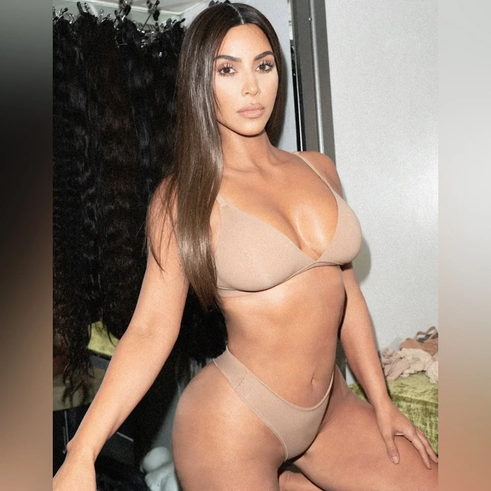 NWOT SKIMS FITS EVERYBODY TRIANGLE BRALETTE - Picture 7 of 8